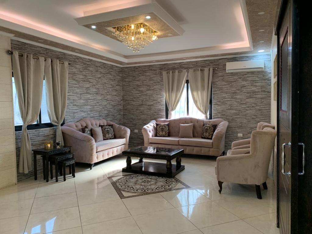 O zonă de relaxare la The Guesthouse South Lebanon - privacy & luxury