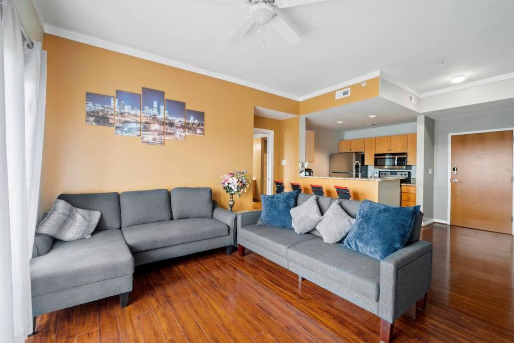 Cozy Condo @ Charlotte NC! w/Pool- Walk to Uptown - Appartement D'une Chambre