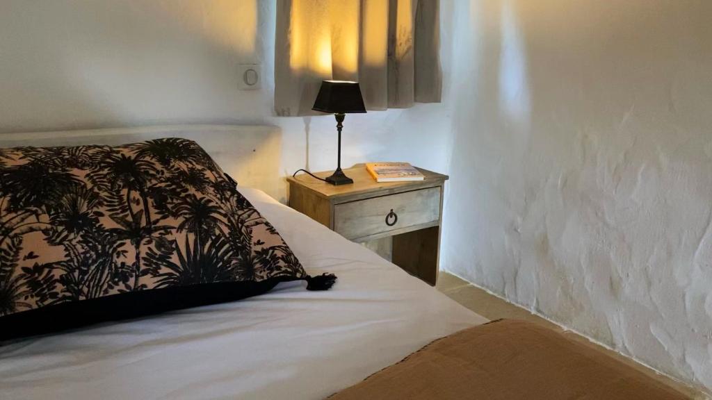 Postel nebo postele na pokoji v ubytování Eco-hameau Du Sentier Des Sources
