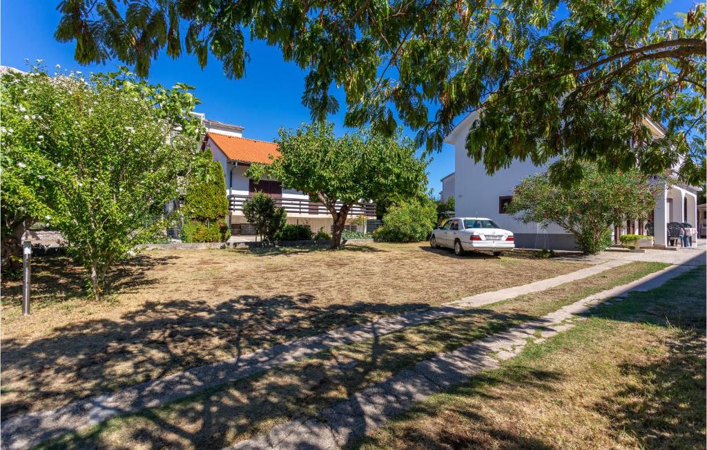 Ogród w obiekcie Cozy Apartment In Jurandvor