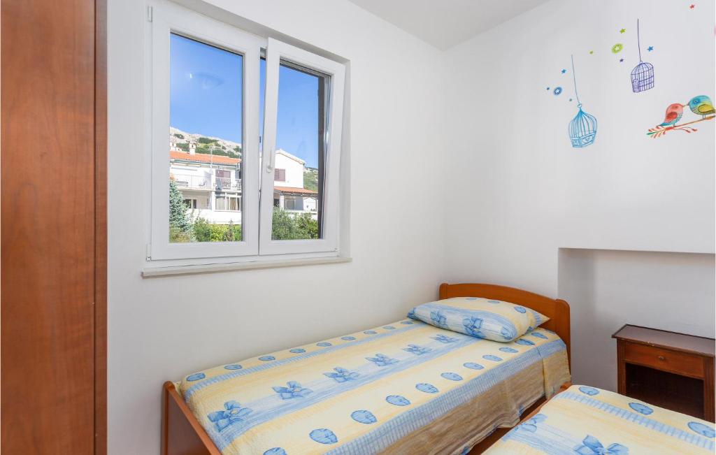 Łóżko lub łóżka w pokoju w obiekcie Cozy Apartment In Jurandvor