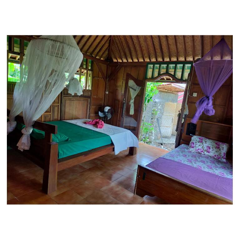 Bungalow T.homestay - Double Room With Balcony (3 Adults)