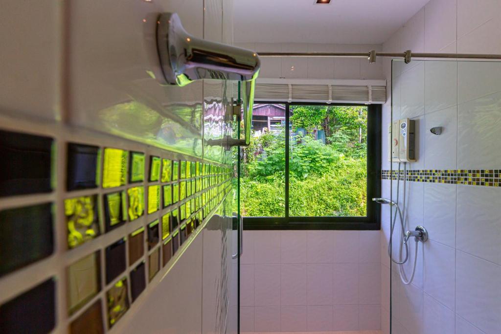 Rossarin Sea View Patong - Resim 23