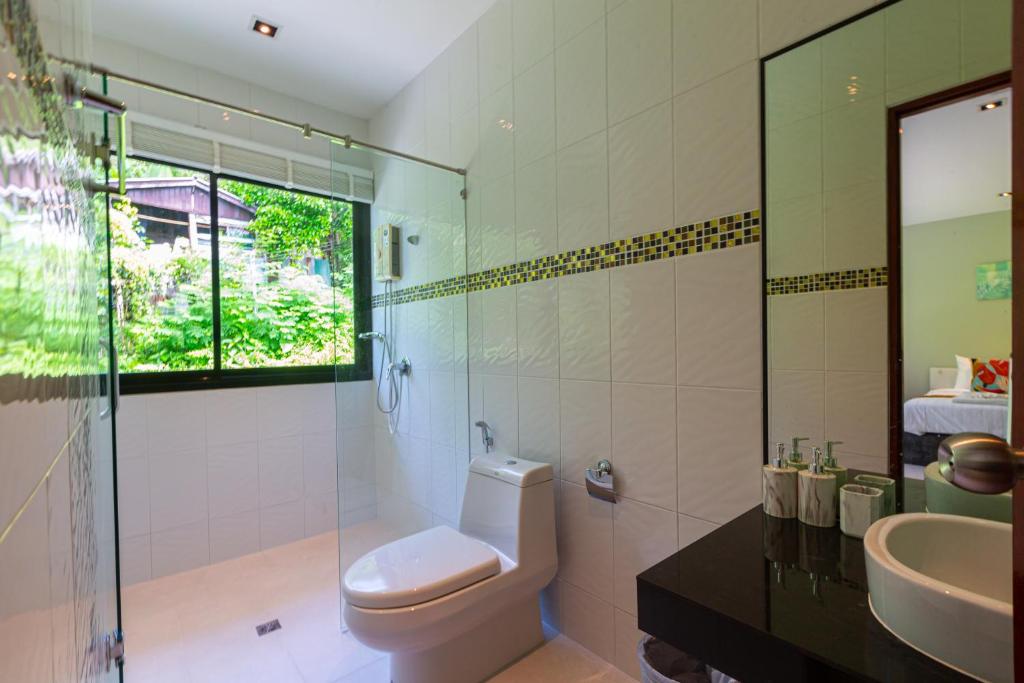 Rossarin Sea View Patong - Resim 28