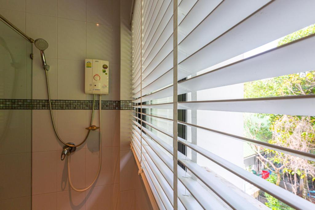 Rossarin Sea View Patong - Resim 20