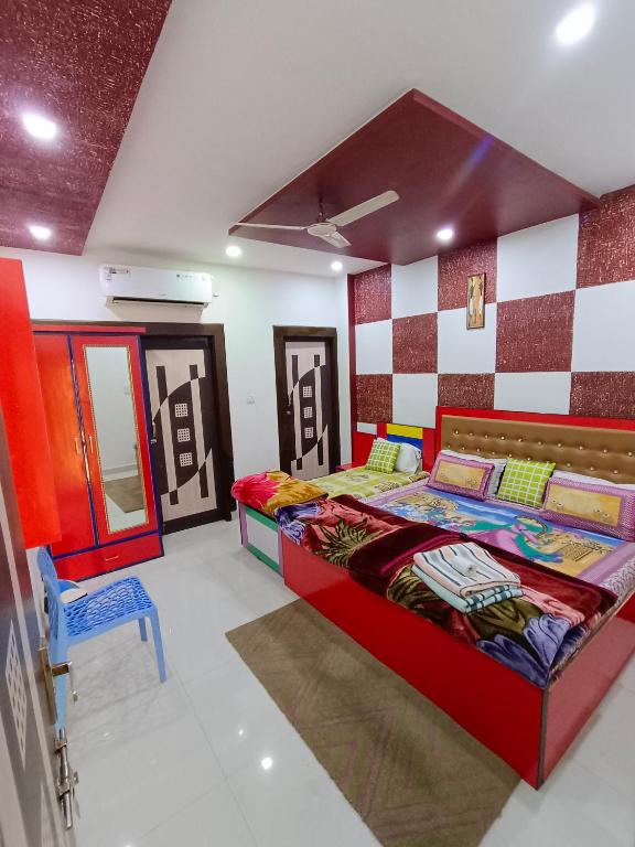 Friends Home Stay - Agra - Deluxe Double Room (2 Adults + 1 Child)