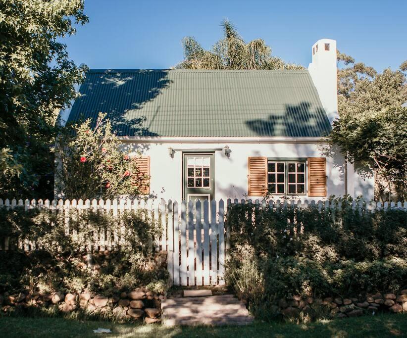 O grădină în afara Classic Greyton Cottage for Two