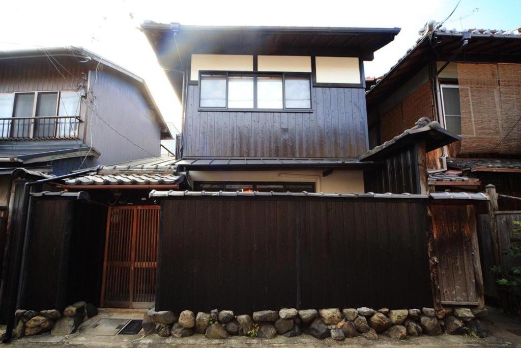 a house with a fence in front of it at カモンイン 稲荷 in Kyoto