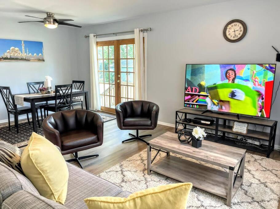 Riviera Beach Getaway with 5BDR near Airport and Casino