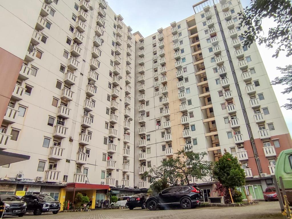 Smile Room at Cibubur Village Apartment