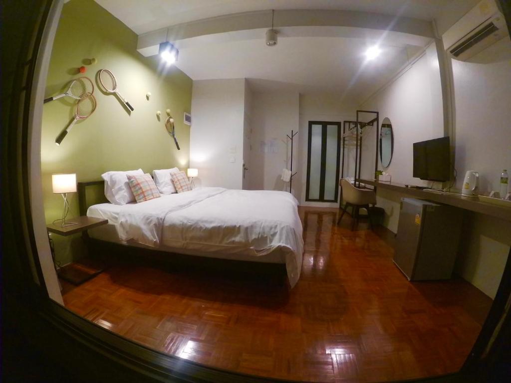 Postel nebo postele na pokoji v ubytování Baan Nai Soi Mini Hotel