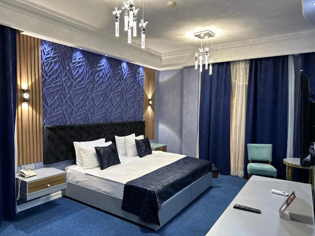 Tempat tidur dalam kamar di Amber Hotel