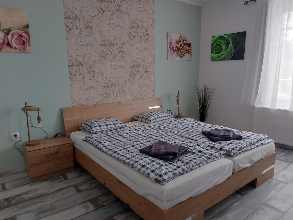 Posteľ alebo postele v izbe v ubytovaní Crystal Apartman