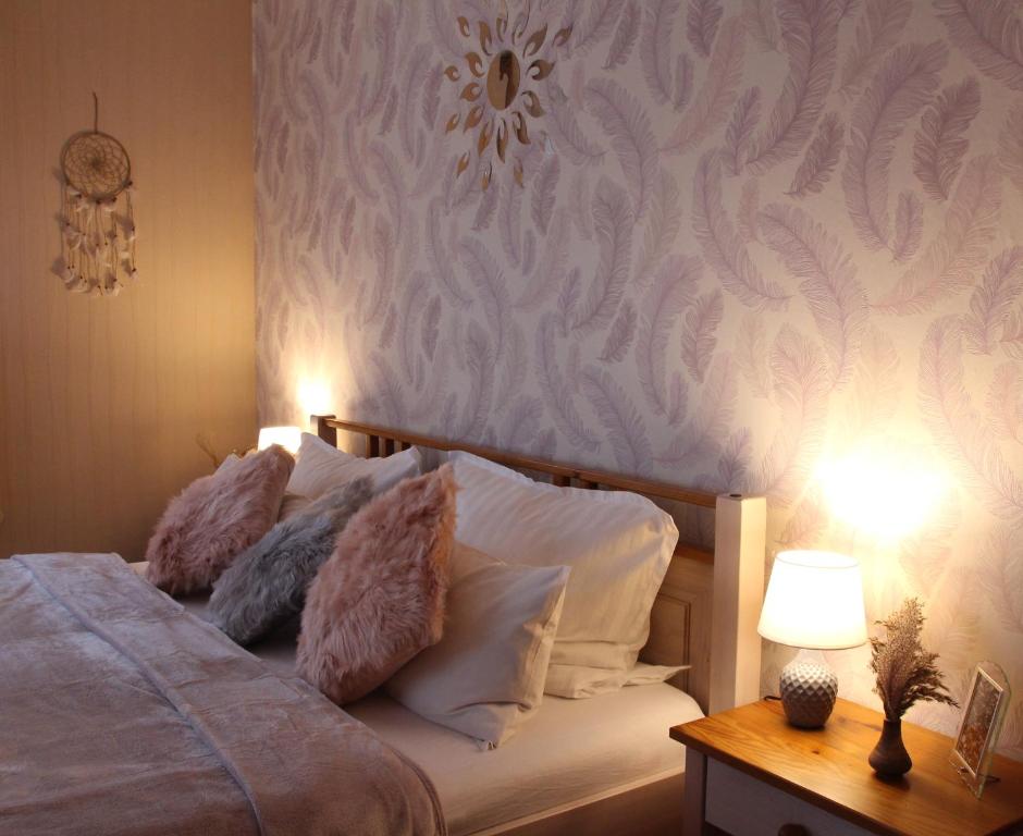 Postel nebo postele na pokoji v ubytování Ferienwohnung Felicitas Wilthen