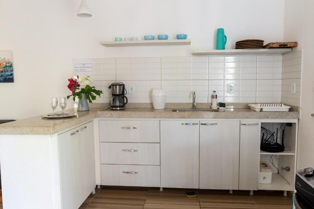 Kuchyň nebo kuchyňský kout v ubytování Barra Beach House