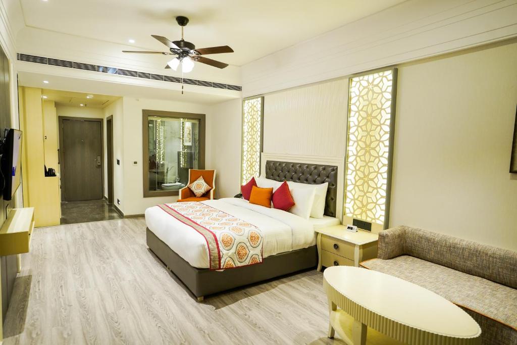 מיטה או מיטות בחדר ב-The Grand Nirvana Hotel