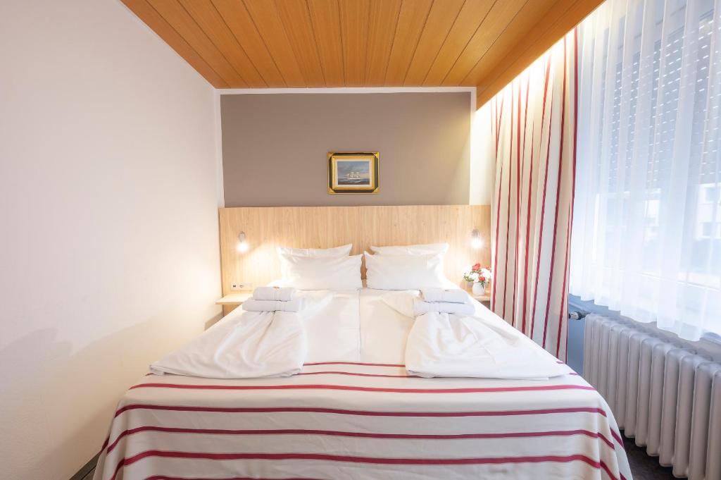 Postel nebo postele na pokoji v ubytování Hotel Astoria Stuttgart City