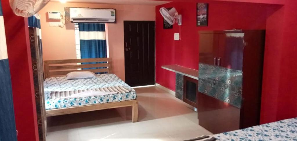 Postel nebo postele na pokoji v ubytování Godwill Kimo Guest house Seraulim