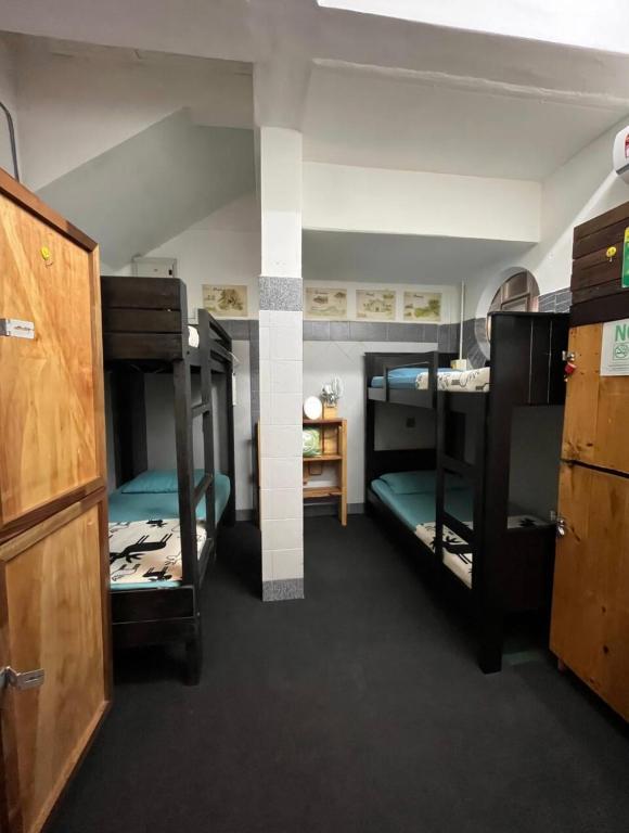 Postel nebo postele na pokoji v ubytování KUASA Backpackers Hostel