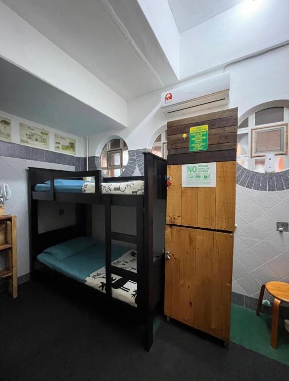 Postel nebo postele na pokoji v ubytování KUASA Backpackers Hostel