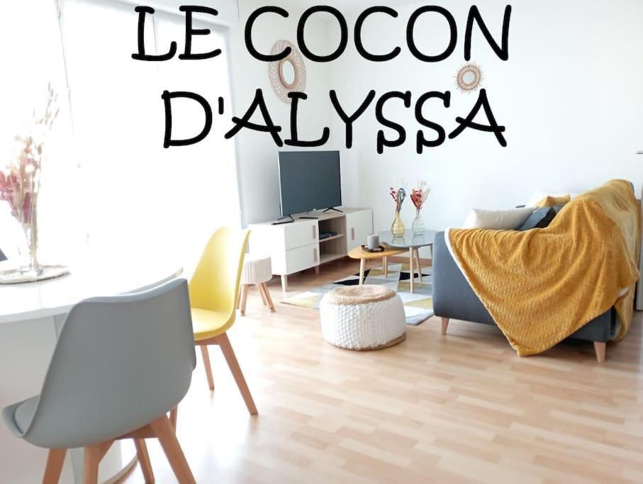 a living room with chairs and a table at Bienvenue au Cocon d'Alyssa in Langon