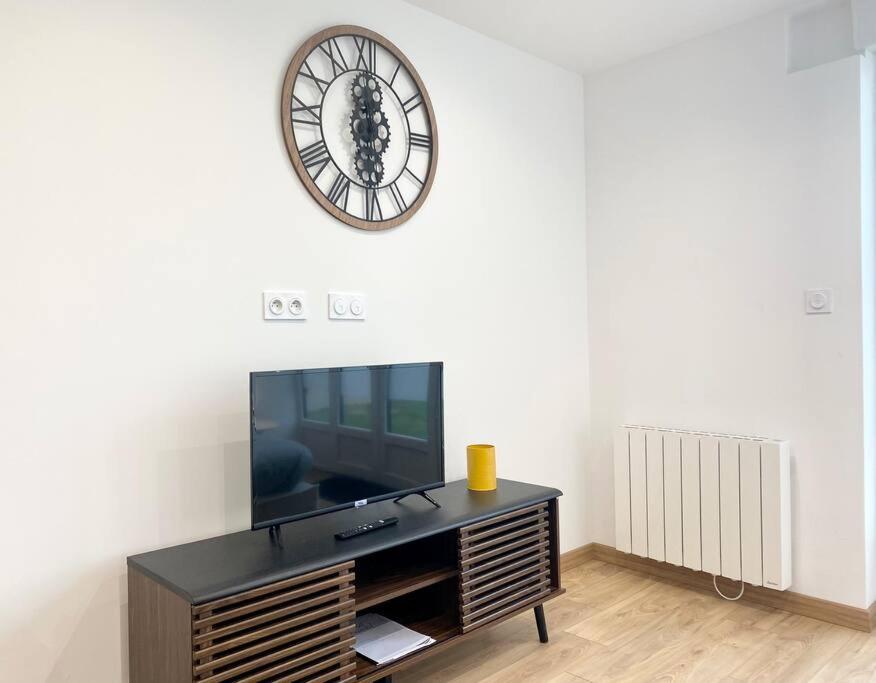 Televízia a/alebo spoločenská miestnosť v ubytovaní L Evasion - Appartement Plage - TV HD - WIFI FIBRE