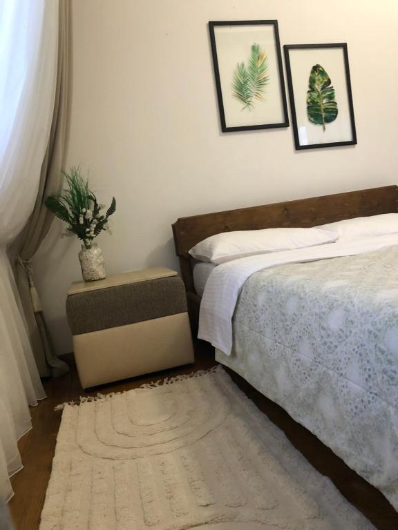 Säng eller sängar i ett rum på Krashanka apartment