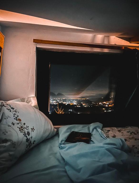Postel nebo postele na pokoji v ubytování Tiny House Retreat Bran