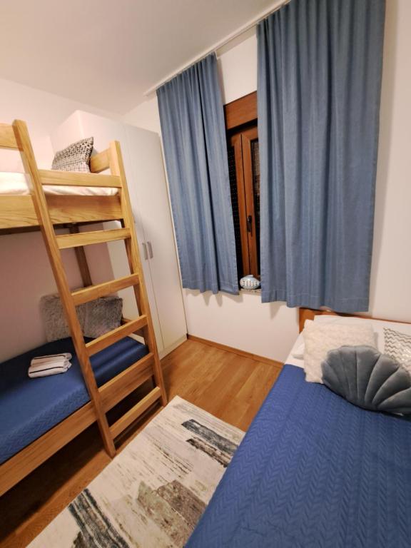 Posteľ alebo postele v izbe v ubytovaní Apartman Blue