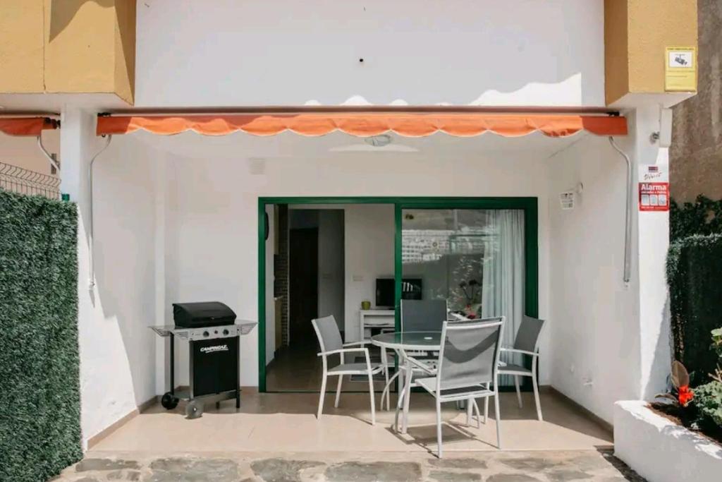 Patio nebo venkovní prostory v ubytování apartment with garden a few minutes from the sea