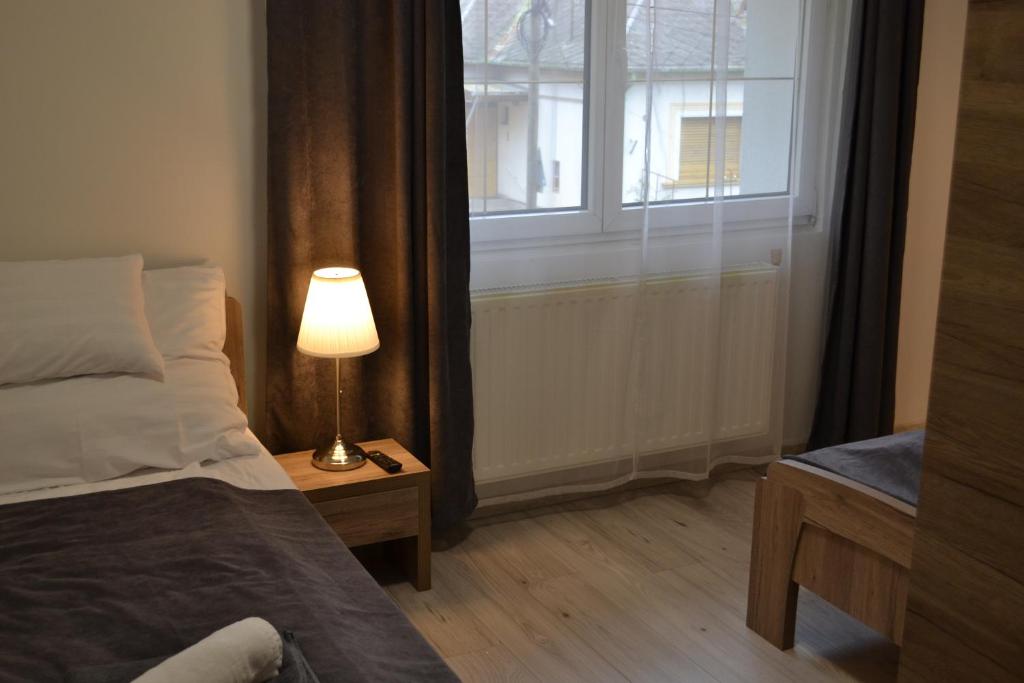 Postel nebo postele na pokoji v ubytování Főnix Design Rooms