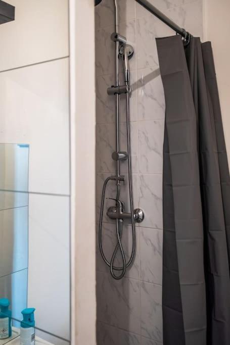 Fotografia z galérie ubytovania T1bis Wifi 25m2 Lumineux Elégant, Roubaix Centre v destinácii Roubaix