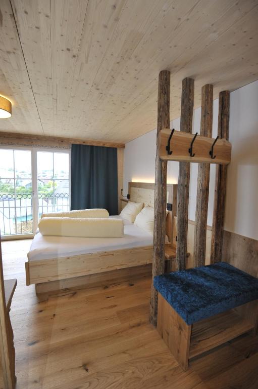Een bed of bedden in een kamer bij Das Dorfhotel Engl-Grafinger
