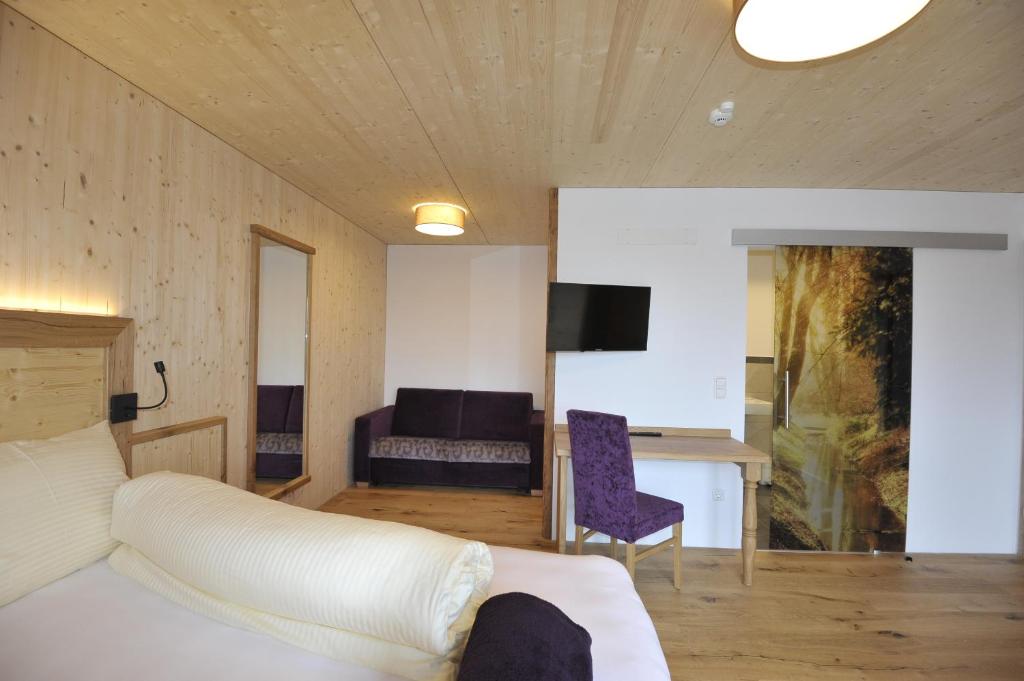 Een TV en/of entertainmentcenter bij Das Dorfhotel Engl-Grafinger
