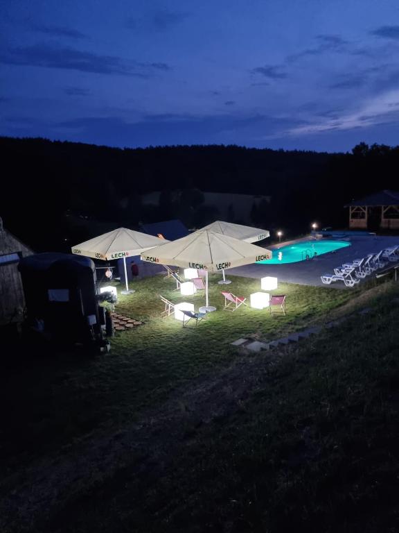 Bazén v ubytování Dolina Gwiazd nebo v jeho okolí