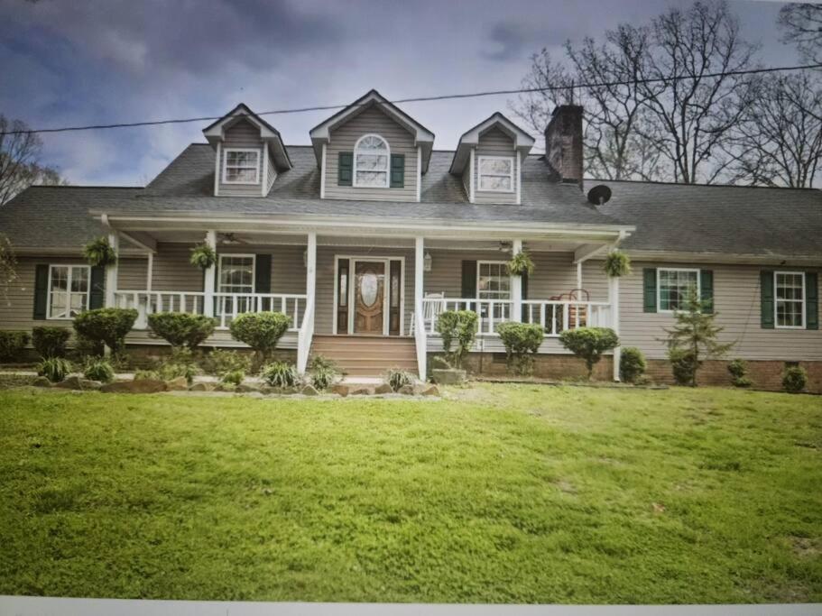 Summerville Retreat - Housity