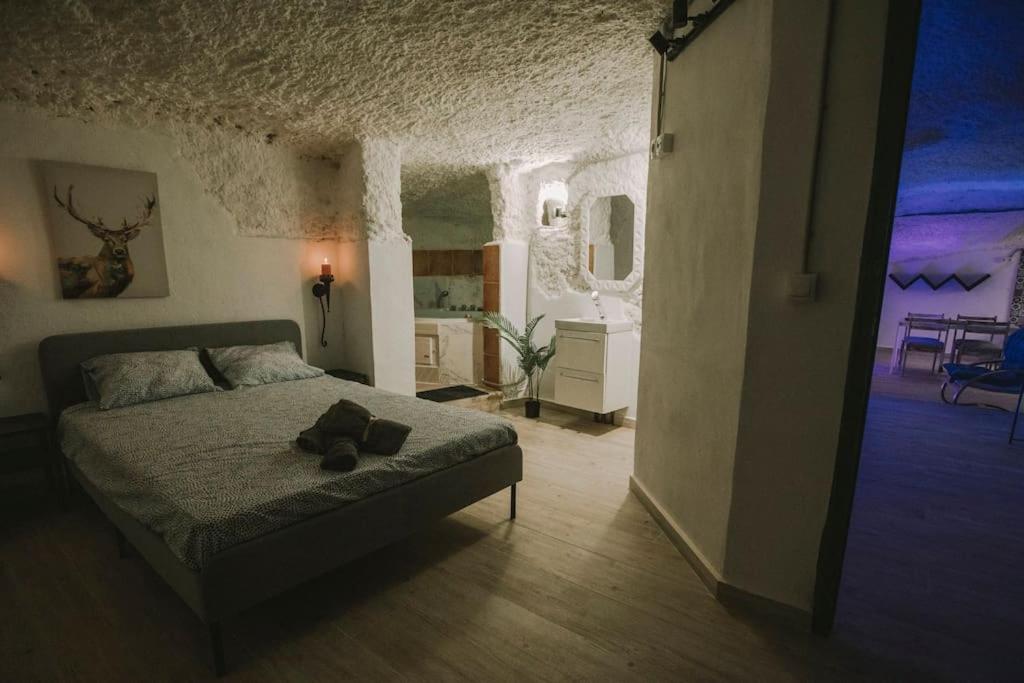PRECIOSA CASA-CUEVA CON JACUZZI, Paterna – Precios ...