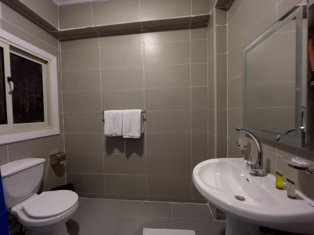 Pyramids Gate Hotel - 16