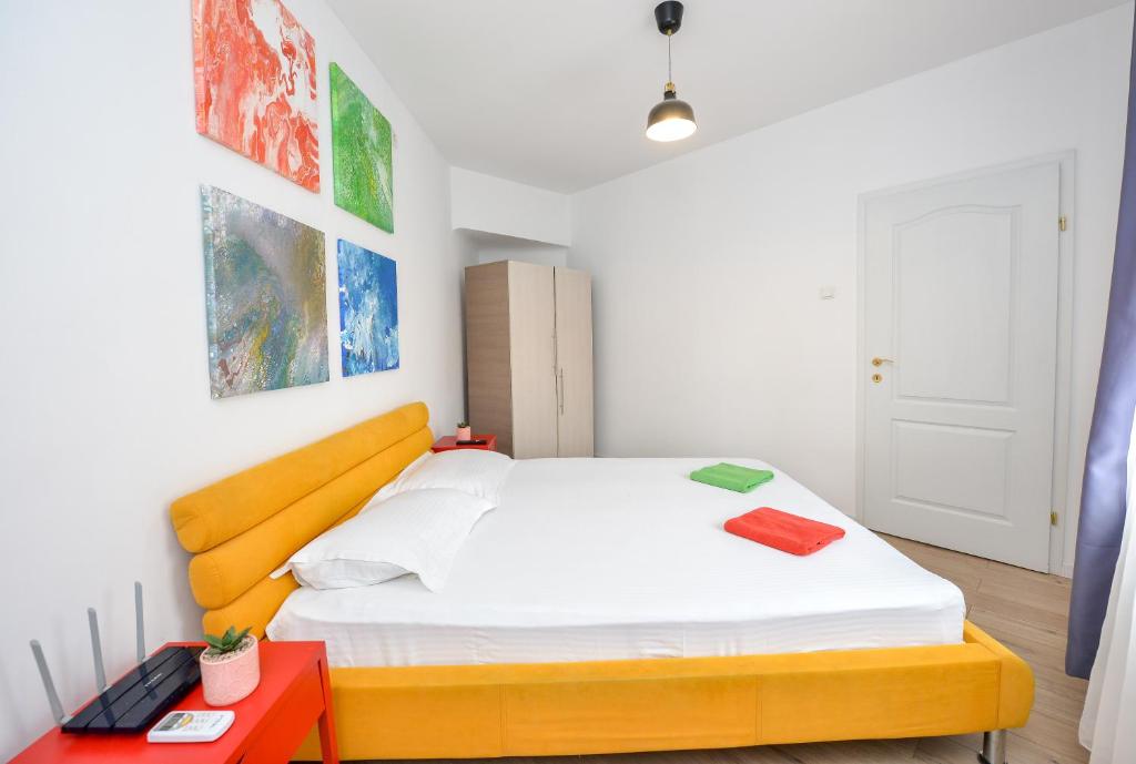 Ideal Accommodation Old Centre tesisinde bir odada yatak veya yataklar