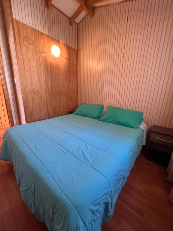 Cama o camas de una habitación en Cabañas y Hospedaje Parque los Volcanes