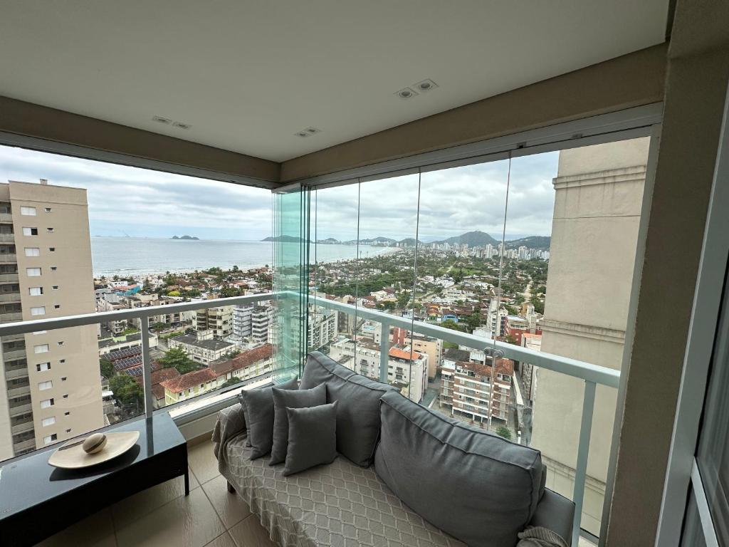 Ban công/sân hiên tại Conforto, lazer de clube e vista deslumbrante!