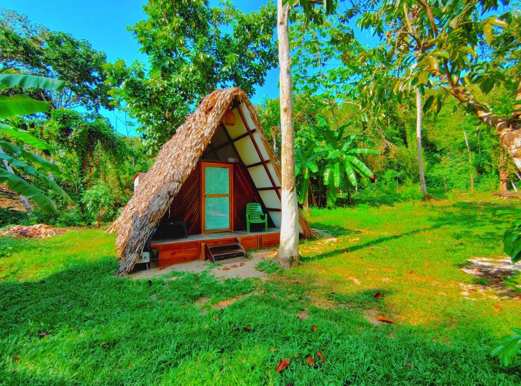 Jardí fora de Hotel Jasayma dentro del Parque Tayrona