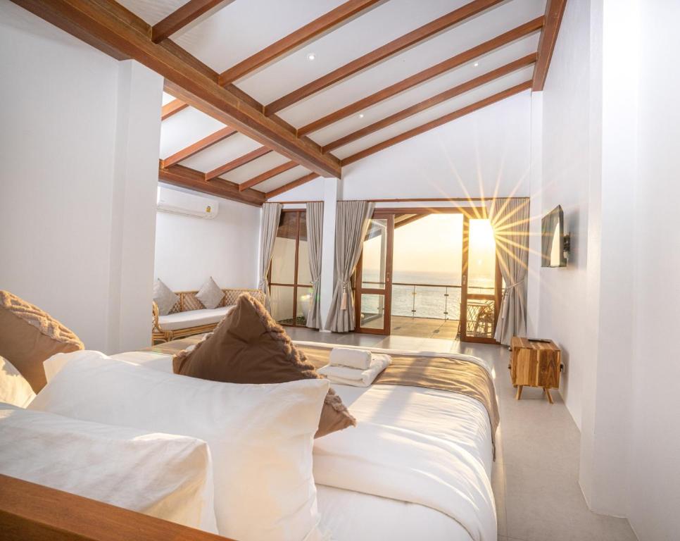 AVA Resort Koh Tao Infinity Pool