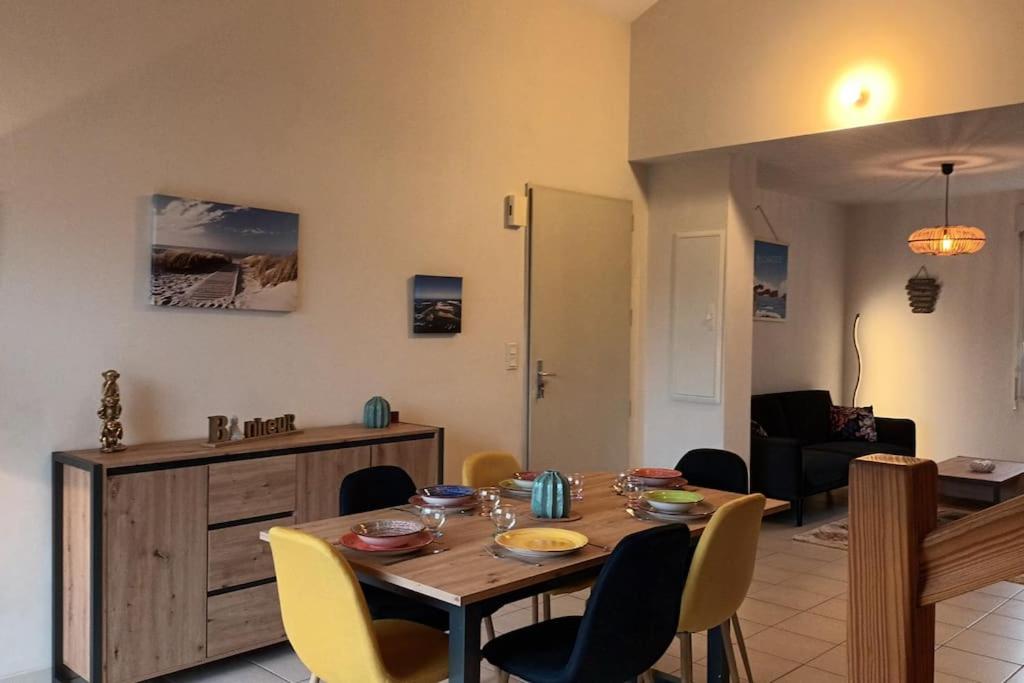Zdjęcie z galerii obiektu Maison des Bois - T5 - 6 personnes w mieście Biscarrosse