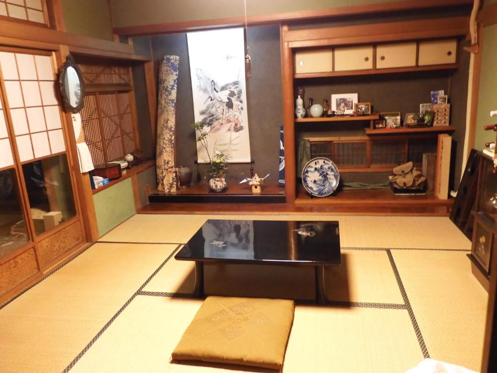 Traditional Japanese House with beautiful garden, Fujisaka Updated