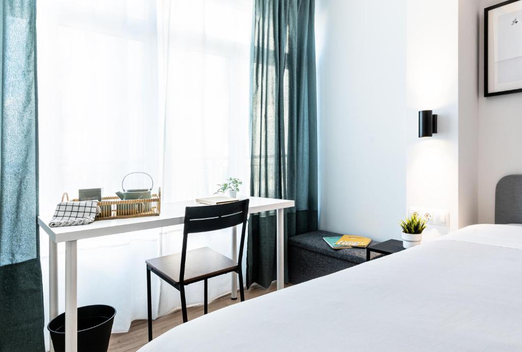 A bed or beds in a room at Nordik Rooms Urban - Centro "Helsinki"