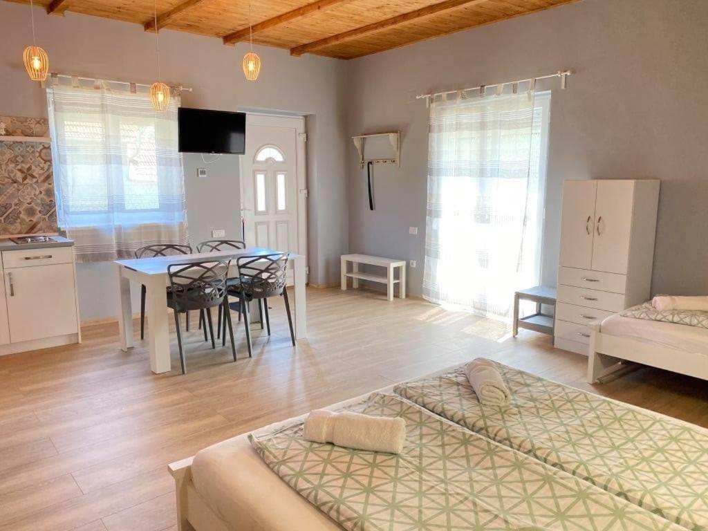 Kuchyň nebo kuchyňský kout v ubytování Julia Apartman
