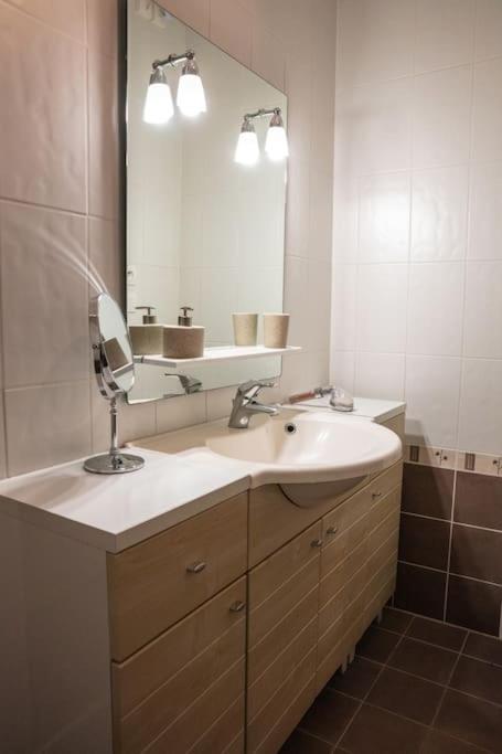 Kúpeľňa v ubytovaní Maison de Ville restylée avec jardin, proche gare