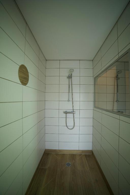 Koupelna v ubytování B&B Chez l'habitant Chambre Privative Sur La Route Des Vins Tv Parking box vélo