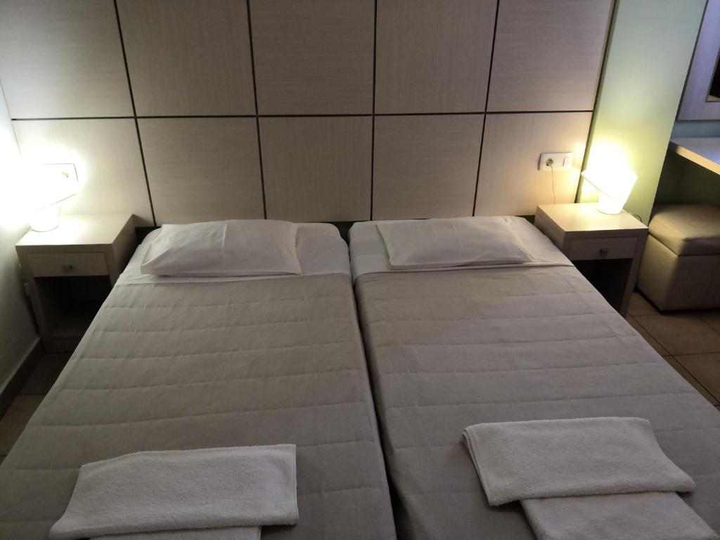 Łóżko lub łóżka w pokoju w obiekcie Antonia Apartments